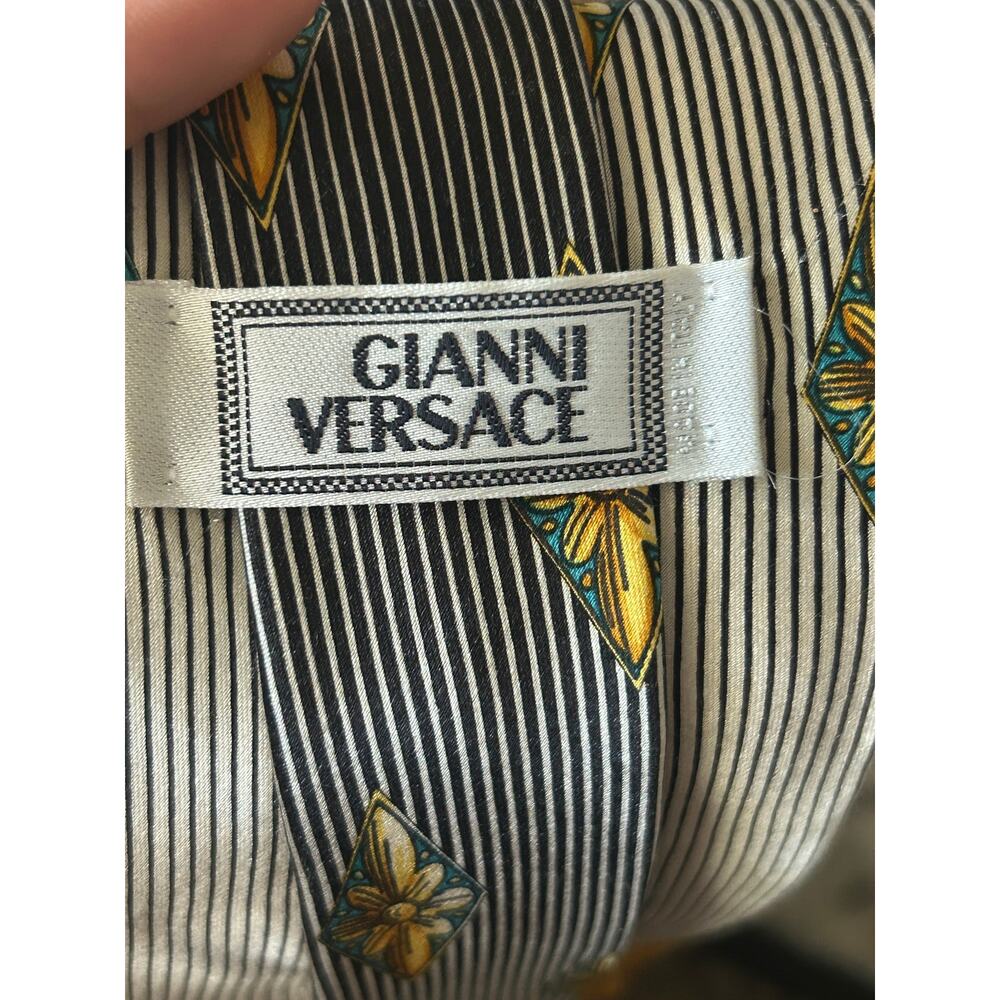 🖤💛 Vintage Gianni Versace Versus Silk Tie – Baroque + Diamond Motif - Picture 2 of 9